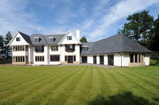 PHS-179 Lovely Housekeeper position in Hampshire - Partner Welcome job- April start!